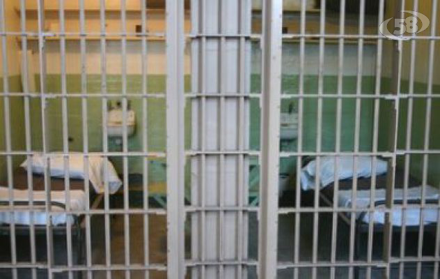 Rivolta nel carcere di Benevento, celle devastate: feriti cinque agenti