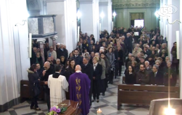 ''Addio Annamaria'', cattedrale gremita per l'ultimo saluto alla moglie di Zecchino