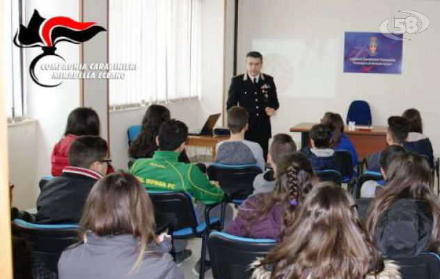 Mirabella, gli studenti del "Guarini" visitano la caserma dei Carabinieri