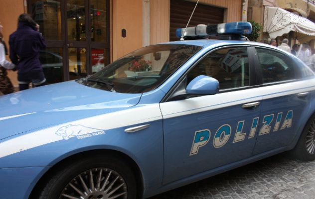Avellino, arrestato 38enne sorpreso a rubare all'interno di un'auto