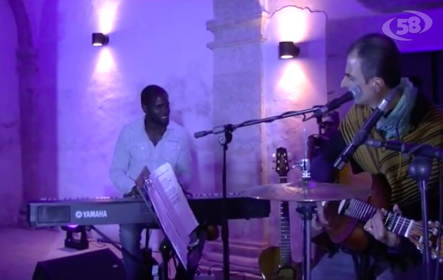 VIDEO/ Luca Pugliese live al Castello di Gesualdo / INTERVISTA