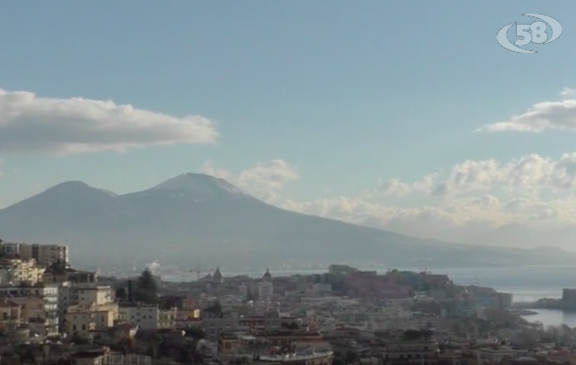 Anche Napoli nella morsa del gelo / VIDEO