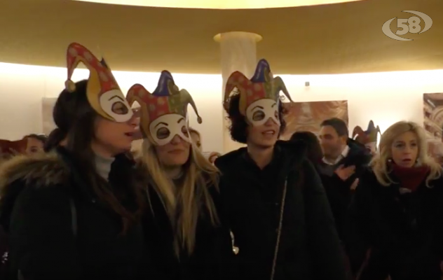 Il San Carlo si apre al pubblico: ''La donna è mobile'' diventa un flash mob / VIDEO