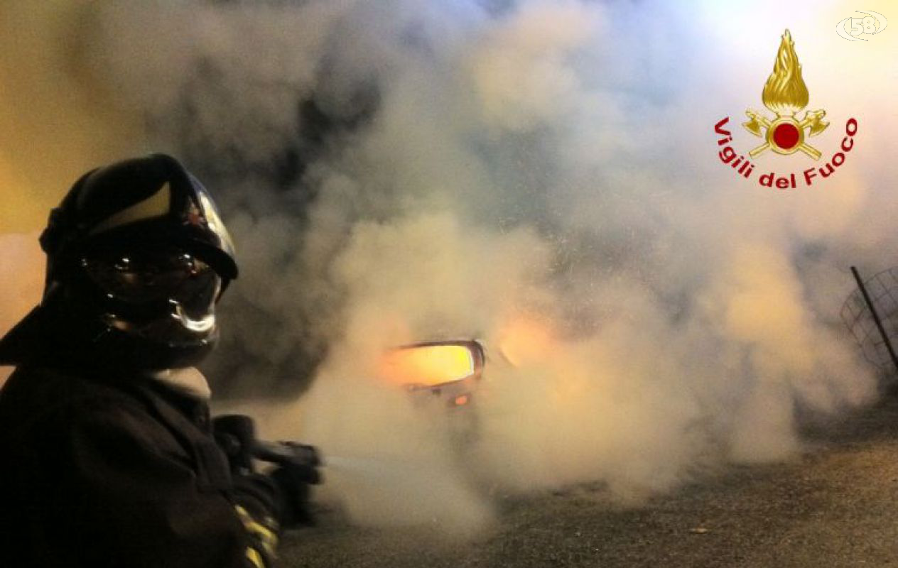 auto in fiamme auto in fiamme