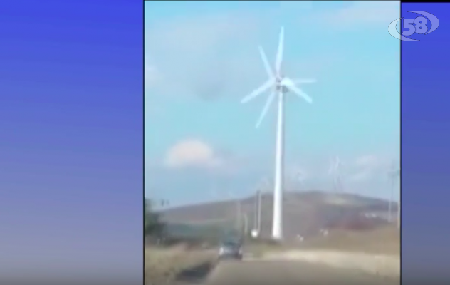 La pala eolica si disintegra / VIDEO. Scoppia la polemica: ambientalisti all'attacco
