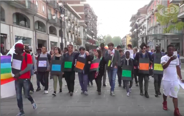 ''No alla guerra, sì all'accoglienza'': in marcia per la pace /VIDEO