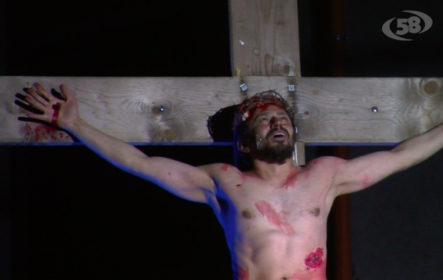 Carpignano, fede e passione: lo spettacolo della Via Crucis / SPECIALE