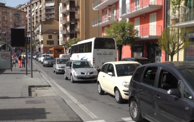 Avellino, al via i lavori per il nuovo asfalto: traffico in tilt