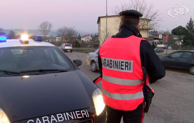 Giovani trovati in possesso di droga e di armi, beccati dai Carabinieri
