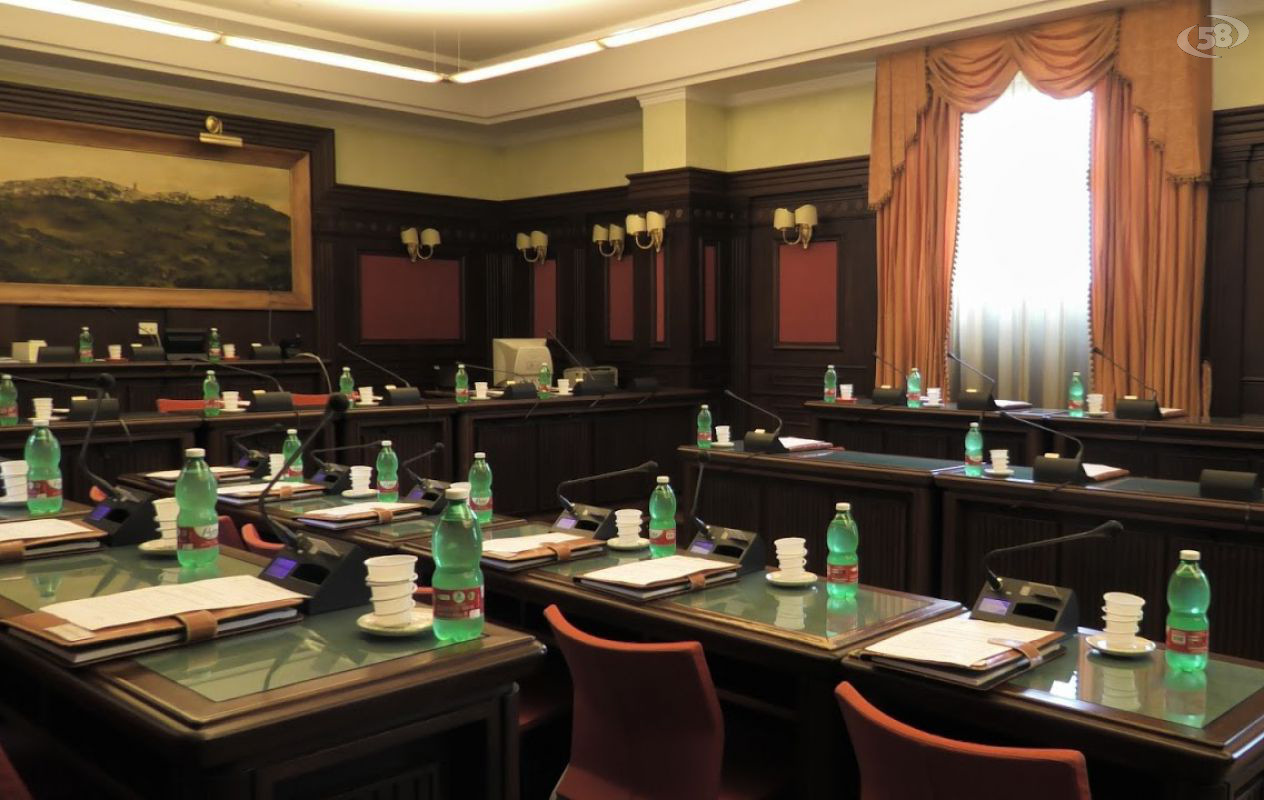 sala consiglio comunale ariano vuota sala consiglio comunale ariano vuota