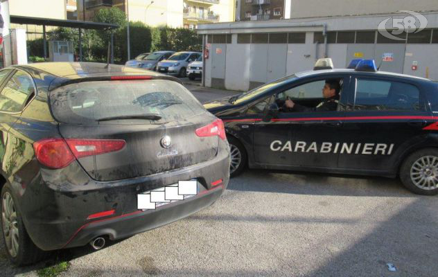 Ladri in fuga bloccati dai Carabinieri: rinvenuta l'auto rubata con la refurtiva