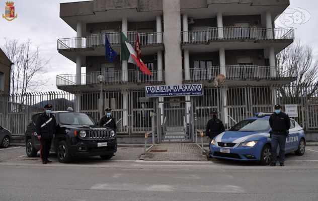  Ladro di gasolio ammanettato da polizia e carabinieri