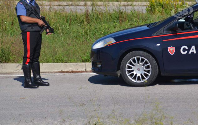 Contrasto ai furti. Sorpresi dai carabinieri nei pressi di abitazioni isolate: due giovani allontanati