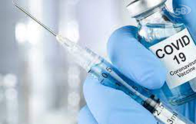 Vaccino anti Covid, open day terza dose per il personale scolastico e universitario