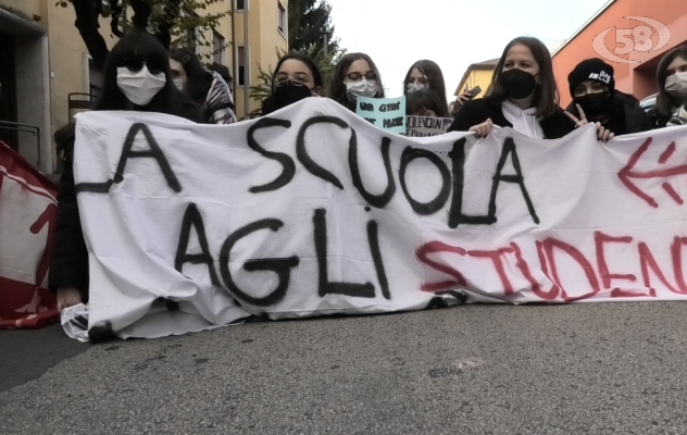 Mobilità, edilizia, diritti: studenti irpini in piazza /VIDEO