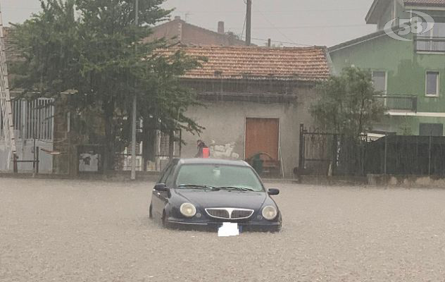 Pioggia incessante, paura a Paolisi: auto in panne e allagamenti