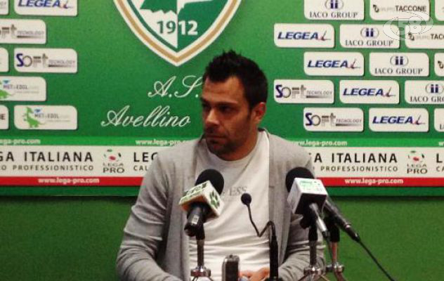 Calcio, Fabbro annuncia su twitter il rinnovo del contratto con l'Avellino