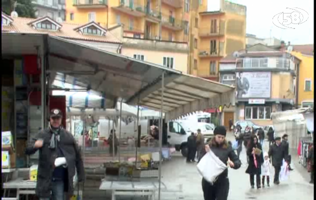Ariano, mercato settimanale: ancora caos/VIDEO
