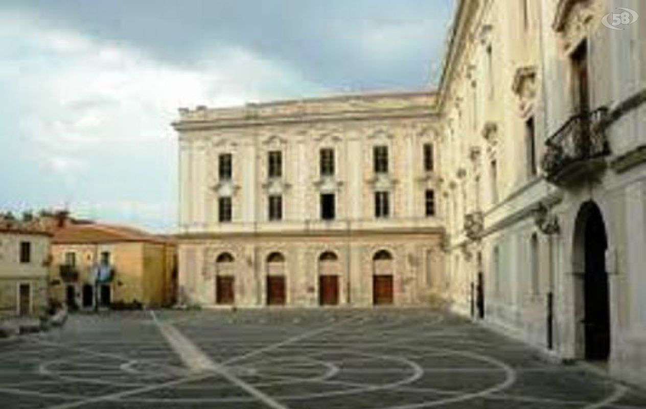 università università