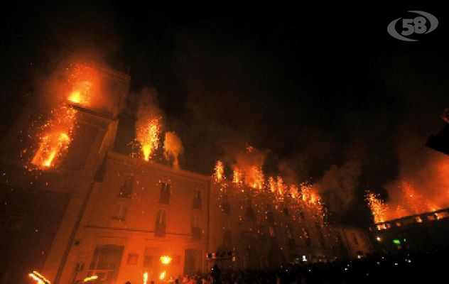 Ariano, Dono delle Sante Spine: l'incendio del campanile/VIDEO