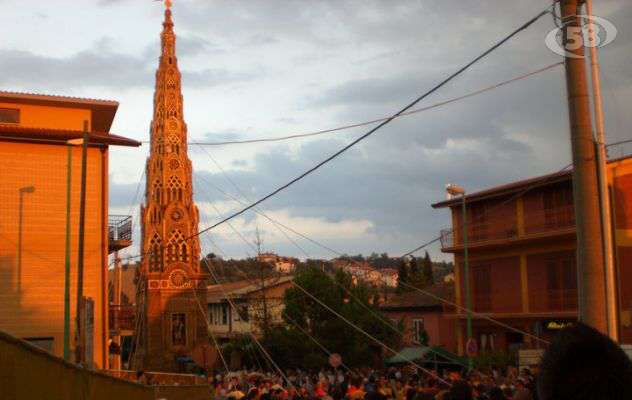 Flumeri, l'emozione del Giglio: canti e balli/VIDEO