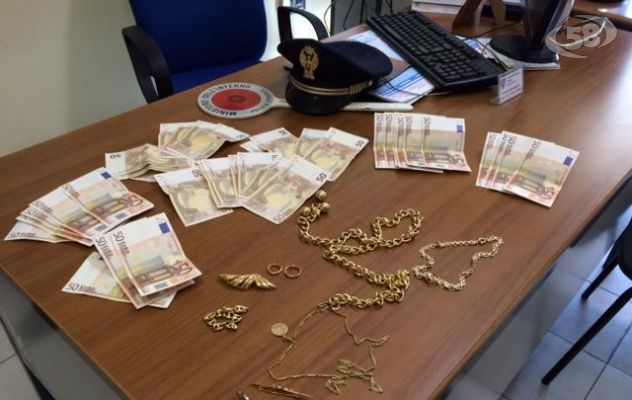 Rubano oro e soldi ad una ottantenne: scovati dalla Polizia