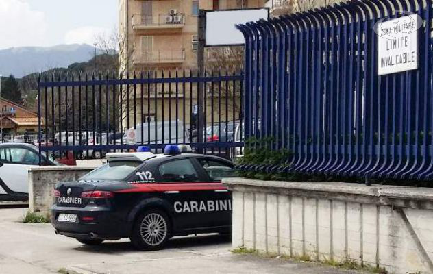 Ruba cibo e abbigliamento in un centro per tossicodipendenti, arrestato 