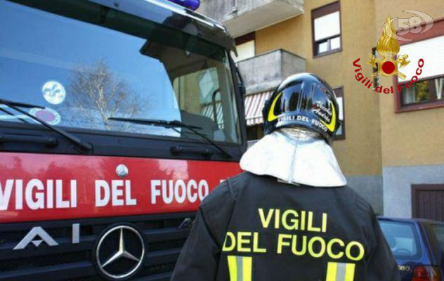 A fuoco bombola di gas, salva donna di 58 anni