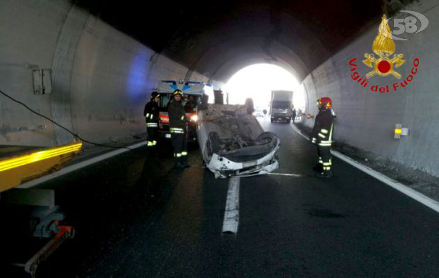 Lacedonia, auto sbanda e si ribalta: donna ferita