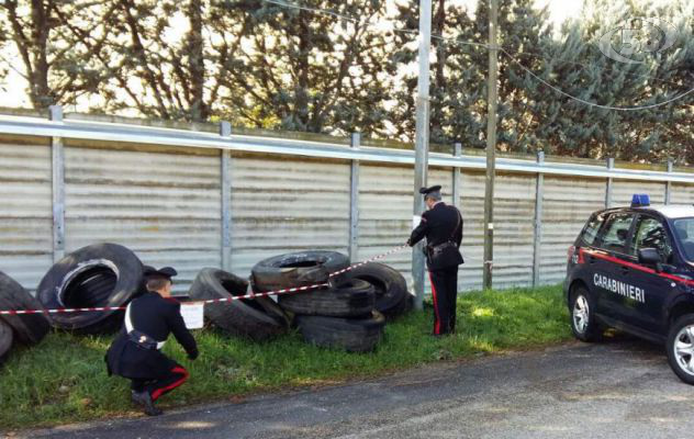 Flumeri, discarica abusiva a cielo aperto: indagano Carabinieri