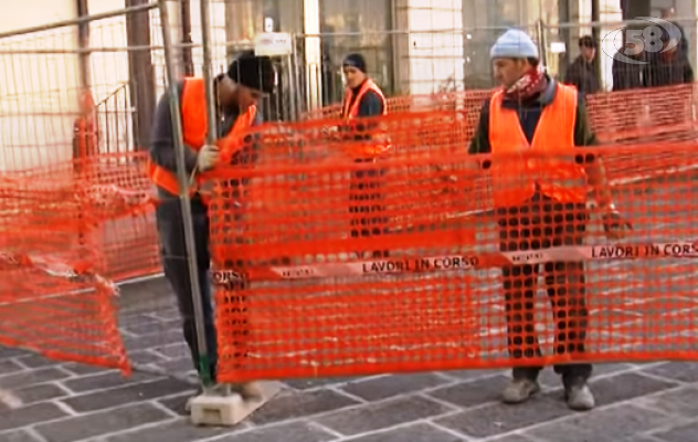 Avellino, piazza Libertà: apre un tratto di strada. Sopralluogo dell'amministrazione/VIDEO