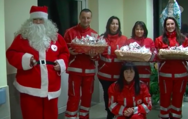 Natale al Frangipane, la Croce Rossa porta un sorriso agli ammalati/VIDEO