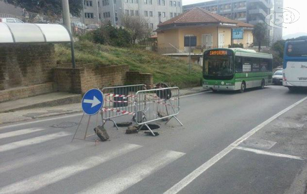 Ariano, nuova voragine in Corso Vittorio Emanuele/FOTO