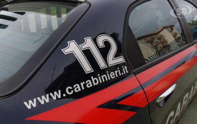 Coppia violenta una ragazza, presi dai carabinieri: in cella