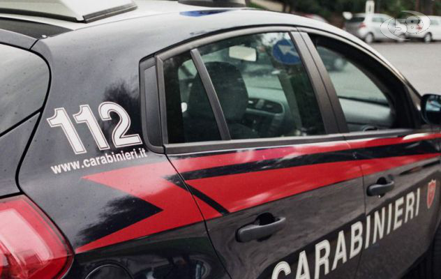 Minaccia di morte i genitori per soldi: 23 enne denunciato e allontanato