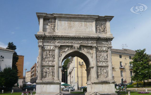 Settimana della donazione del midollo osseo, l'Arco di Traiano si illuminerà di bianco