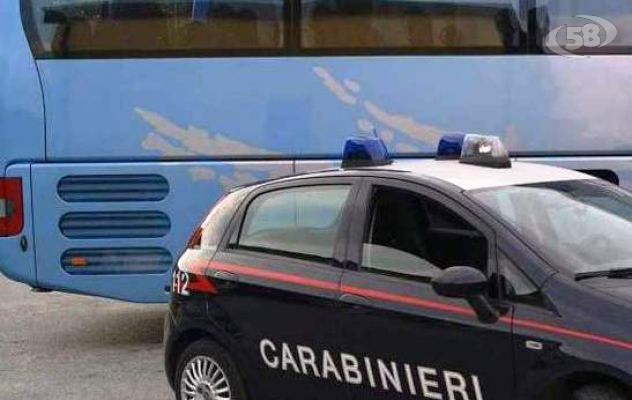 Disturba i passeggeri e fa fermare il bus, intervengono i Carabinieri