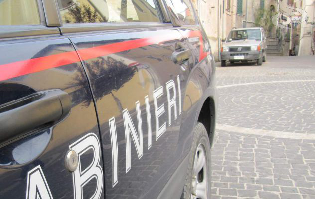 Greci, violenza e atti osceni: arrestato 48enne