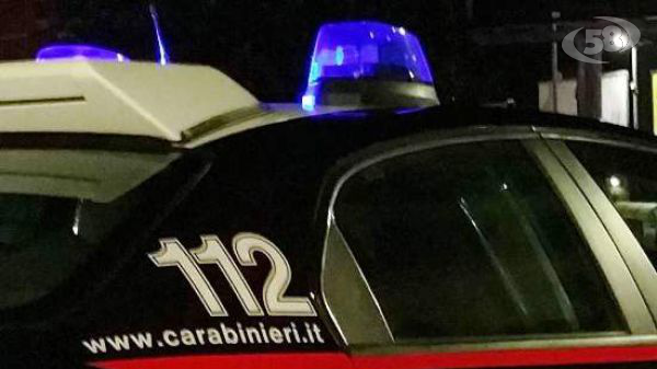 Figlia contesa a Natale, sale la rabbia. 19enne investe i suoceri fuori alla caserma. Arrestato dai Carabinieri