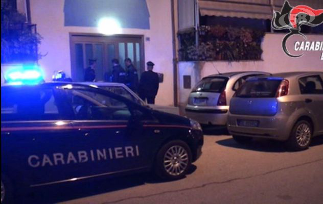 Telese Terme - Tentano di rubare davanti al supermercato, acciuffati dai carabinieri