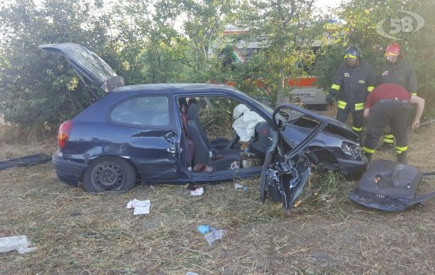 Villamaina, auto fuori strada: gravi due anziani coniugi