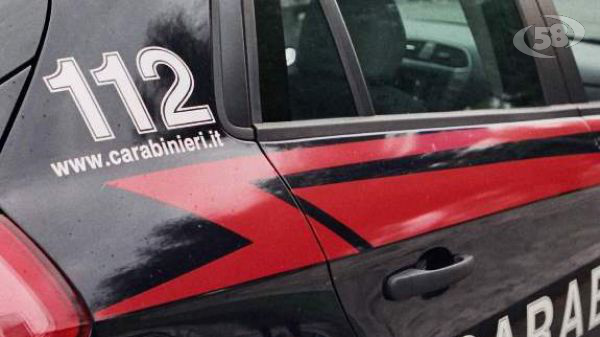Bimbo di due anni resta chiuso in auto sotto il sole cocente, attimi di terrore: salvato dai Carabinieri