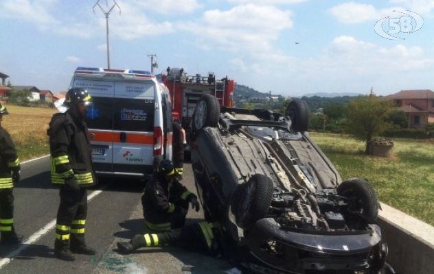 Gesualdo, donna si ribalta con l'auto: ricoverata ad Ariano