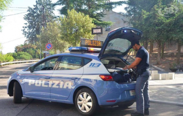 Droga nei bagni della scuola, minorenni nei guai