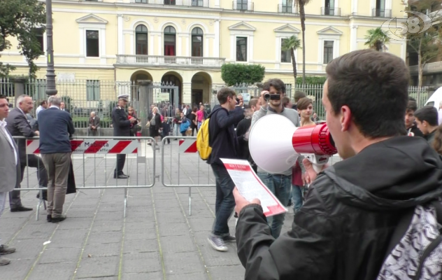 Scuola: sindacati, insegnanti e studenti bocciano il ministro