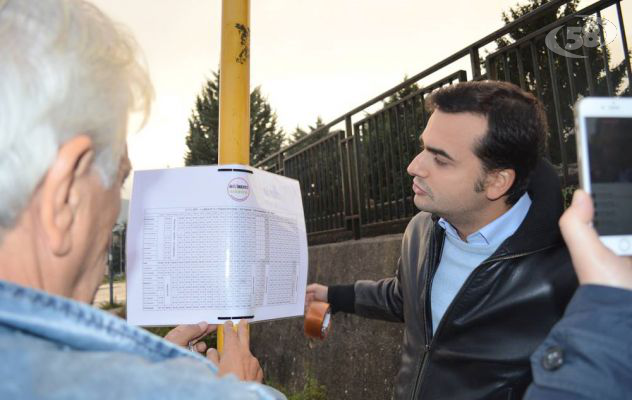 Sibilia (M5S), blitz a Valle. “Molte persone hanno paura a vivere in questo quartiere''