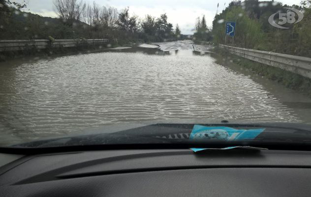 Strada pericolosa, chiuso un tratto della Fondo valle Isclero