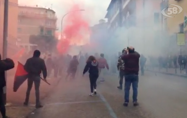 Benevento blindata per Renzi, tensione fuori dal teatro / VIDEO