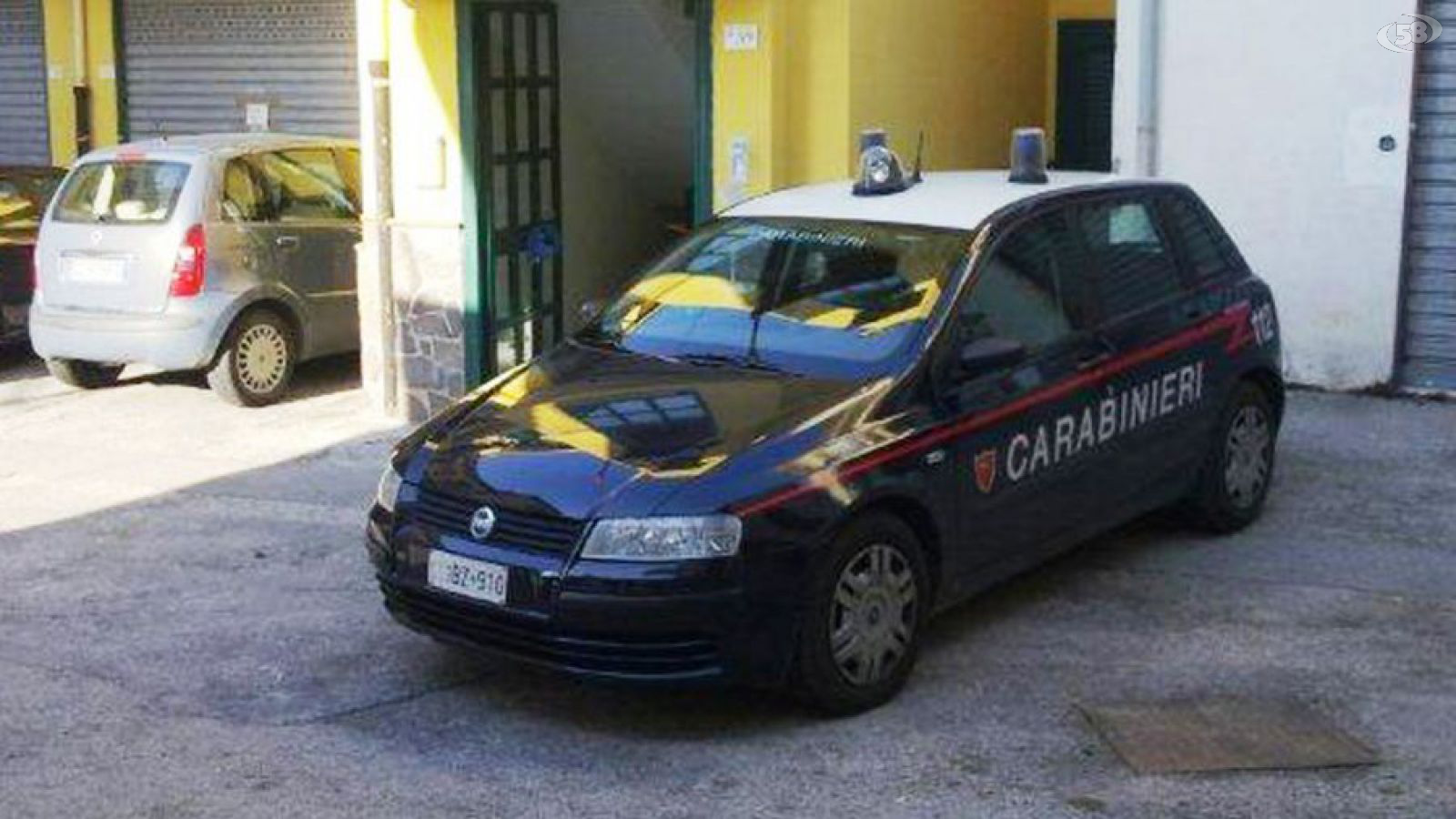 carabinieri macchina