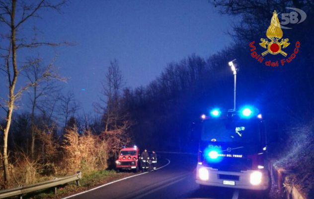 Teora, anziano finisce fuori strada: illeso